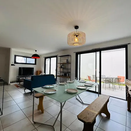 Casa *